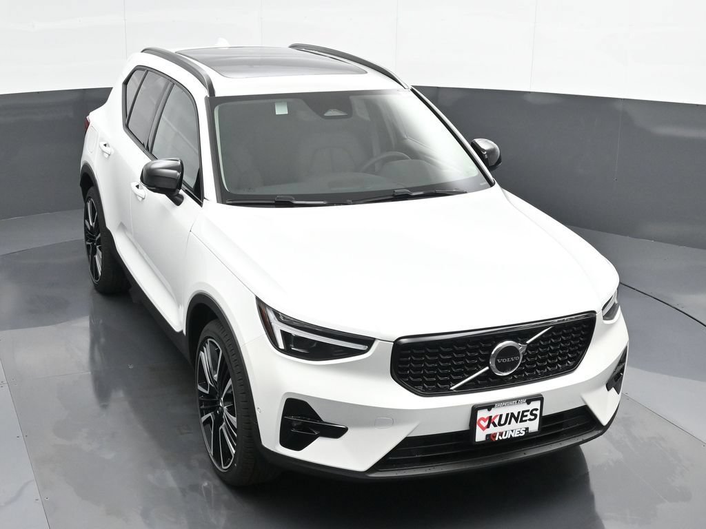 Used 2025 Volvo XC40 B5 Plus w/ Climate Package AWD/4WD image 33