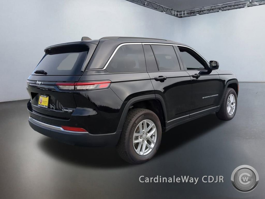 Used 2024 Jeep Grand Cherokee Laredo X image 22