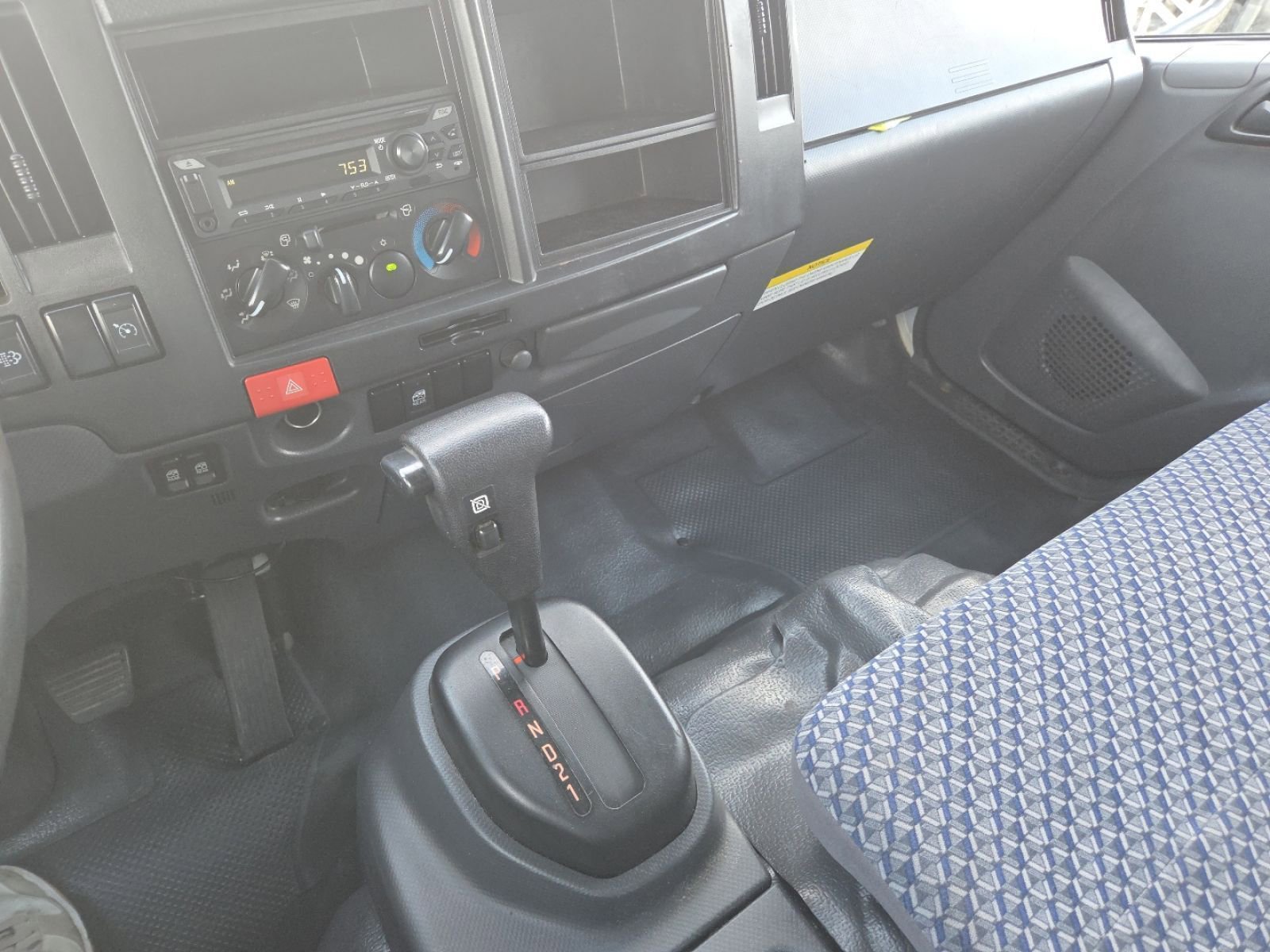 Used 2023 Isuzu NPR image 26