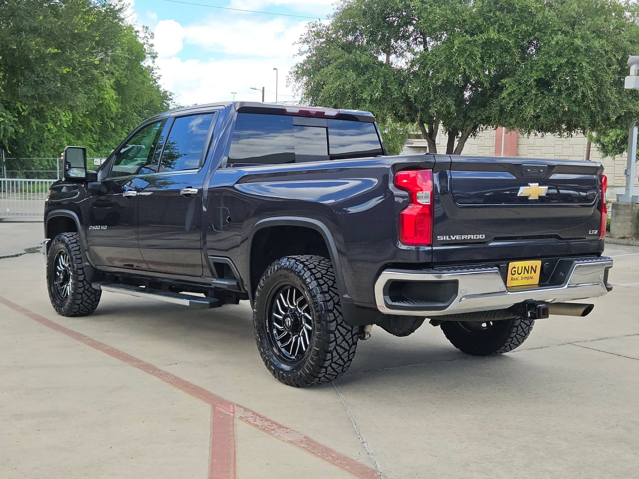Used 2024 Chevrolet Silverado 2500 LTZ w/ LTZ Plus Package AWD/4WD image 5