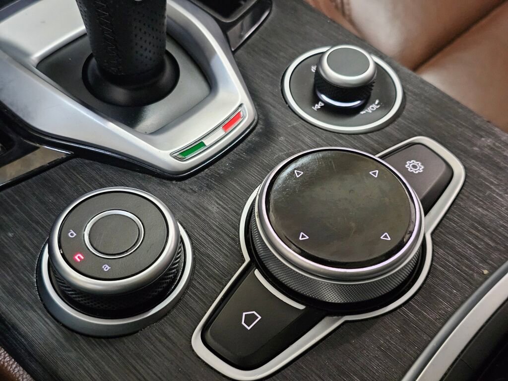 Used 2021 Alfa Romeo Stelvio Sprint w/ Nero Edizione image 33