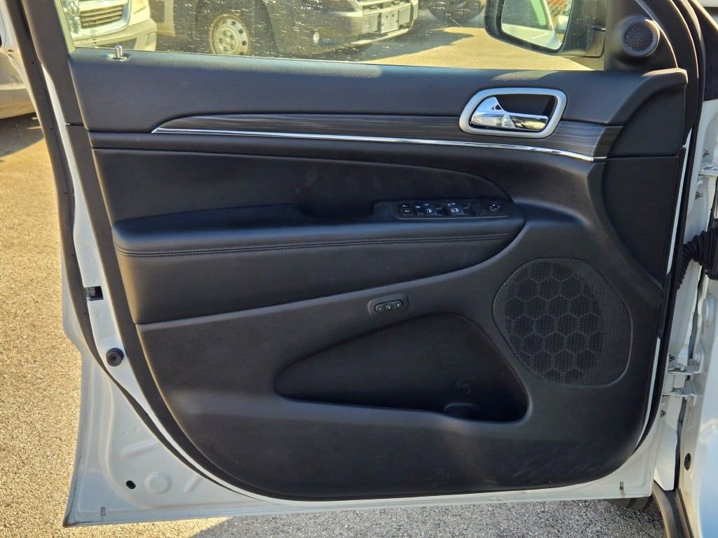 Certified 2022 Jeep Grand Cherokee Limited w/ Trailer Tow Group IV image 18