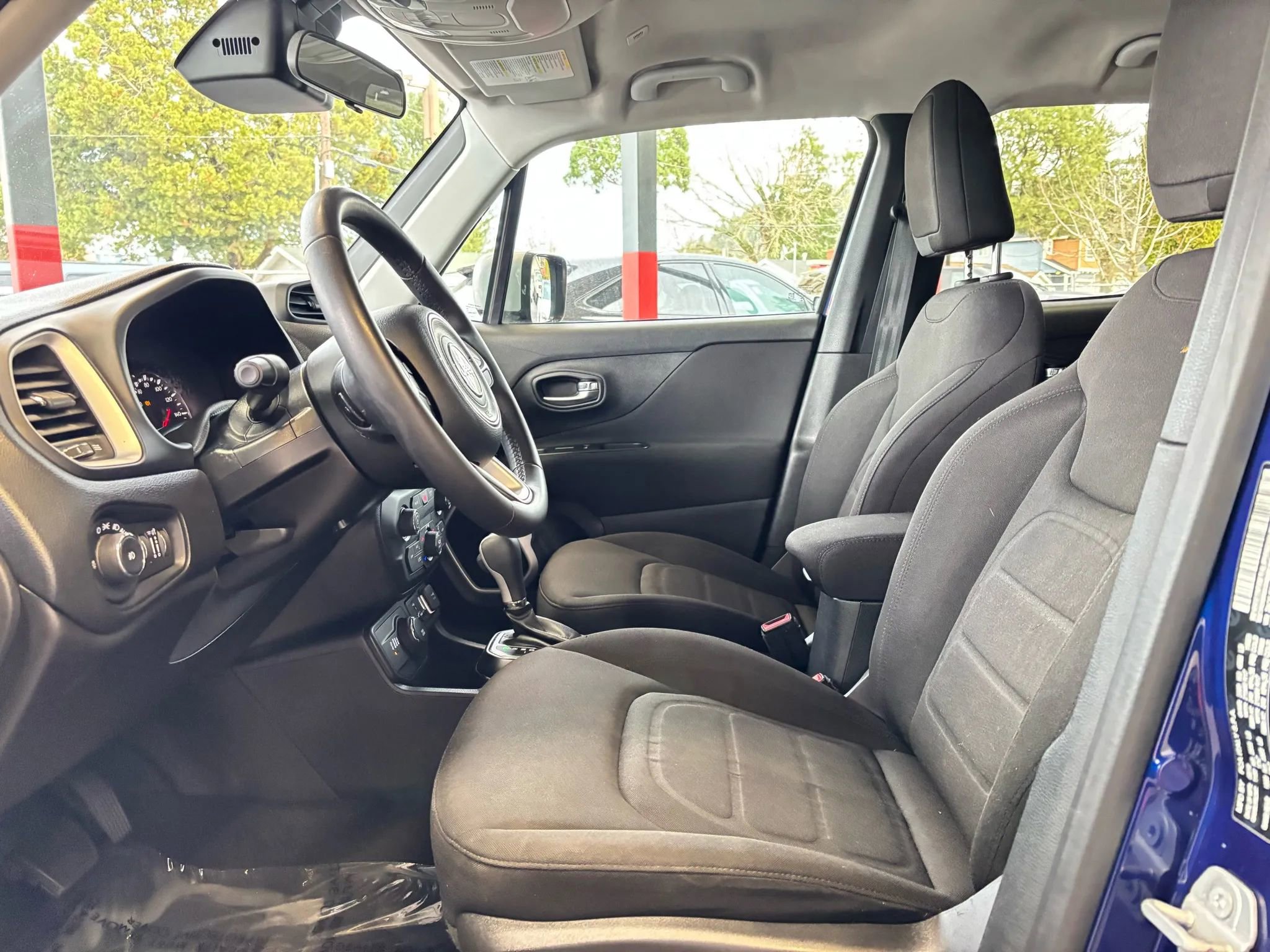 Used 2018 Jeep Renegade Latitude image 13