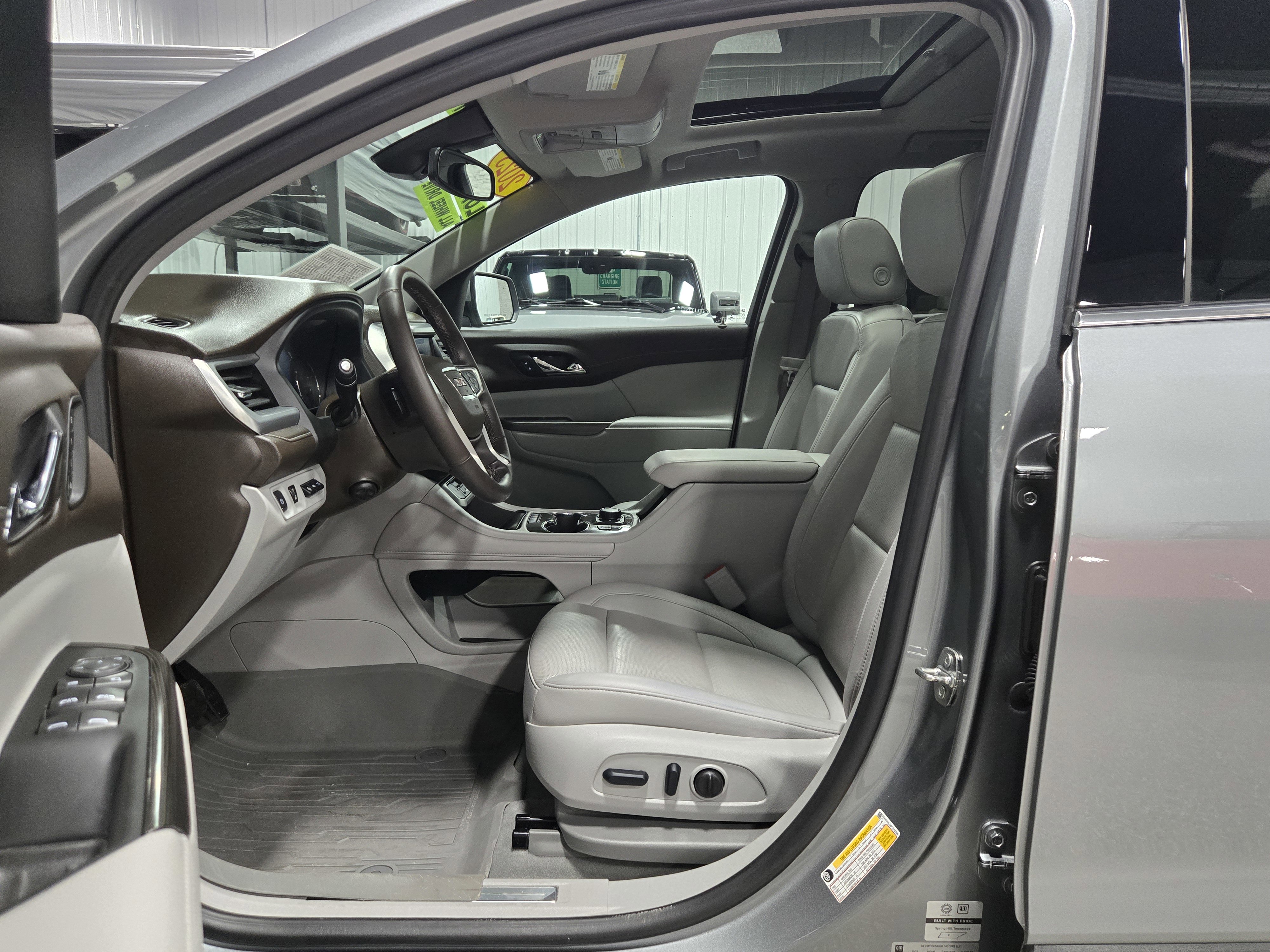 Certified 2023 GMC Acadia SLT w/ Technology Package image 12