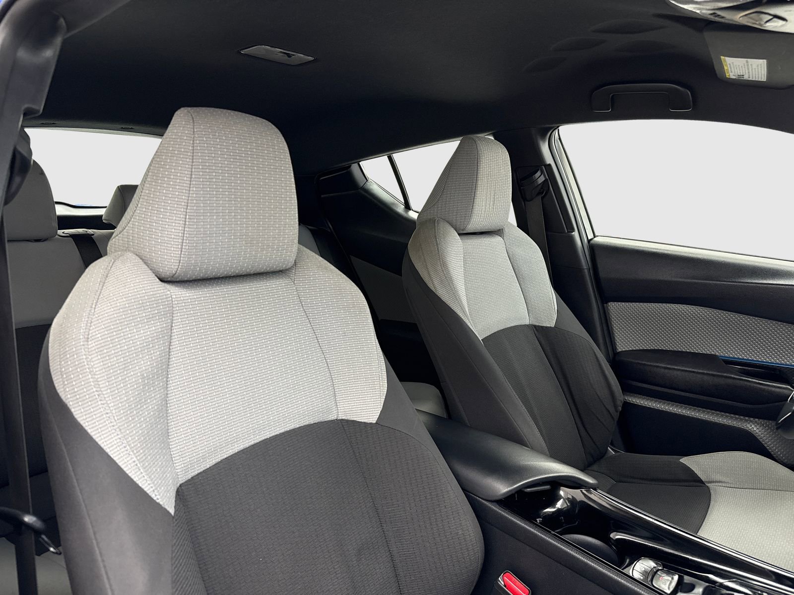 Used 2019 Toyota C-HR XLE FWD image 40