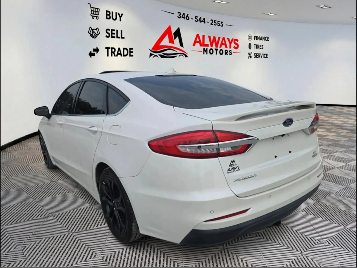 Used 2020 Ford Fusion SE w/ Equipment Group 151A FWD image 3