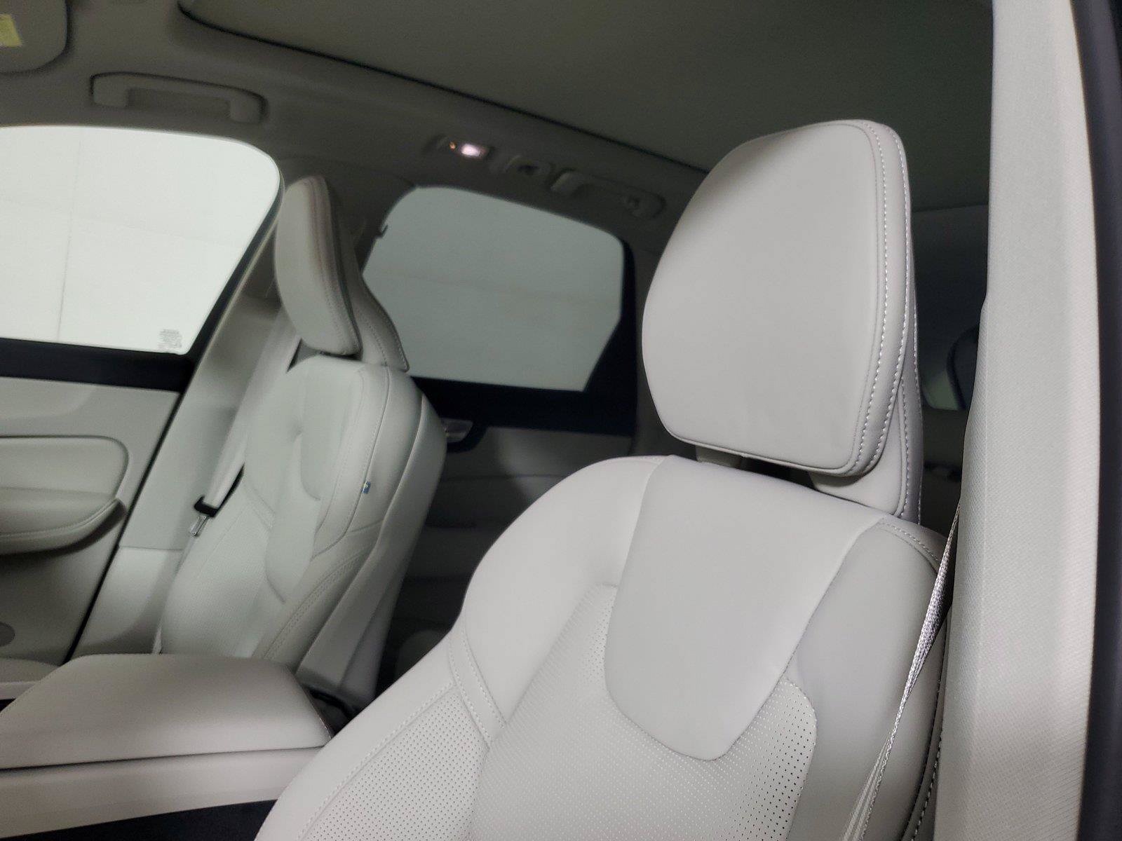 New 2027 Volvo XC60 B5 Ultra AWD/4WD image 23