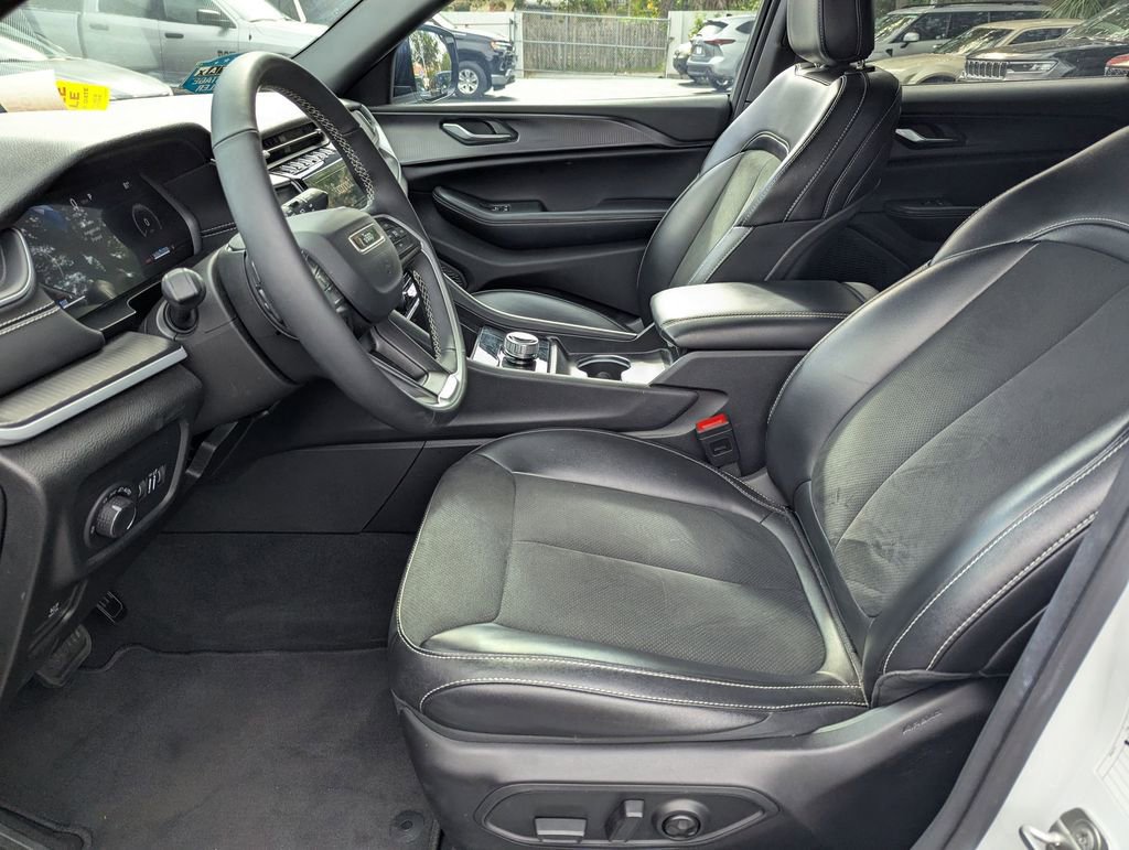 Used 2024 Jeep Grand Cherokee L Laredo AWD/4WD image 22