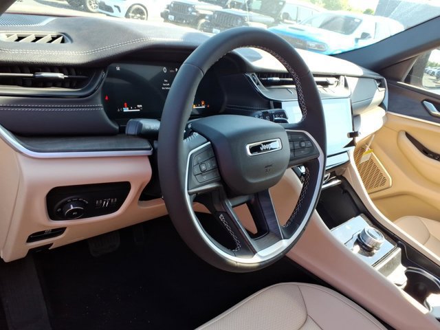 New 2026 Jeep Grand Cherokee L Limited w/ Luxury Tech Group II AWD/4WD image 6