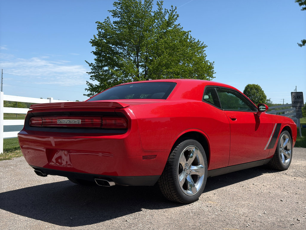 Used 2013 Dodge Challenger R/T RWD image 3