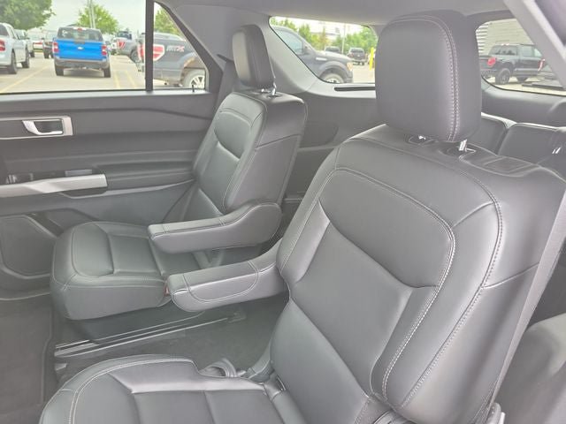 Used 2024 Ford Explorer XLT w/ Equipment Group 202A AWD/4WD image 23