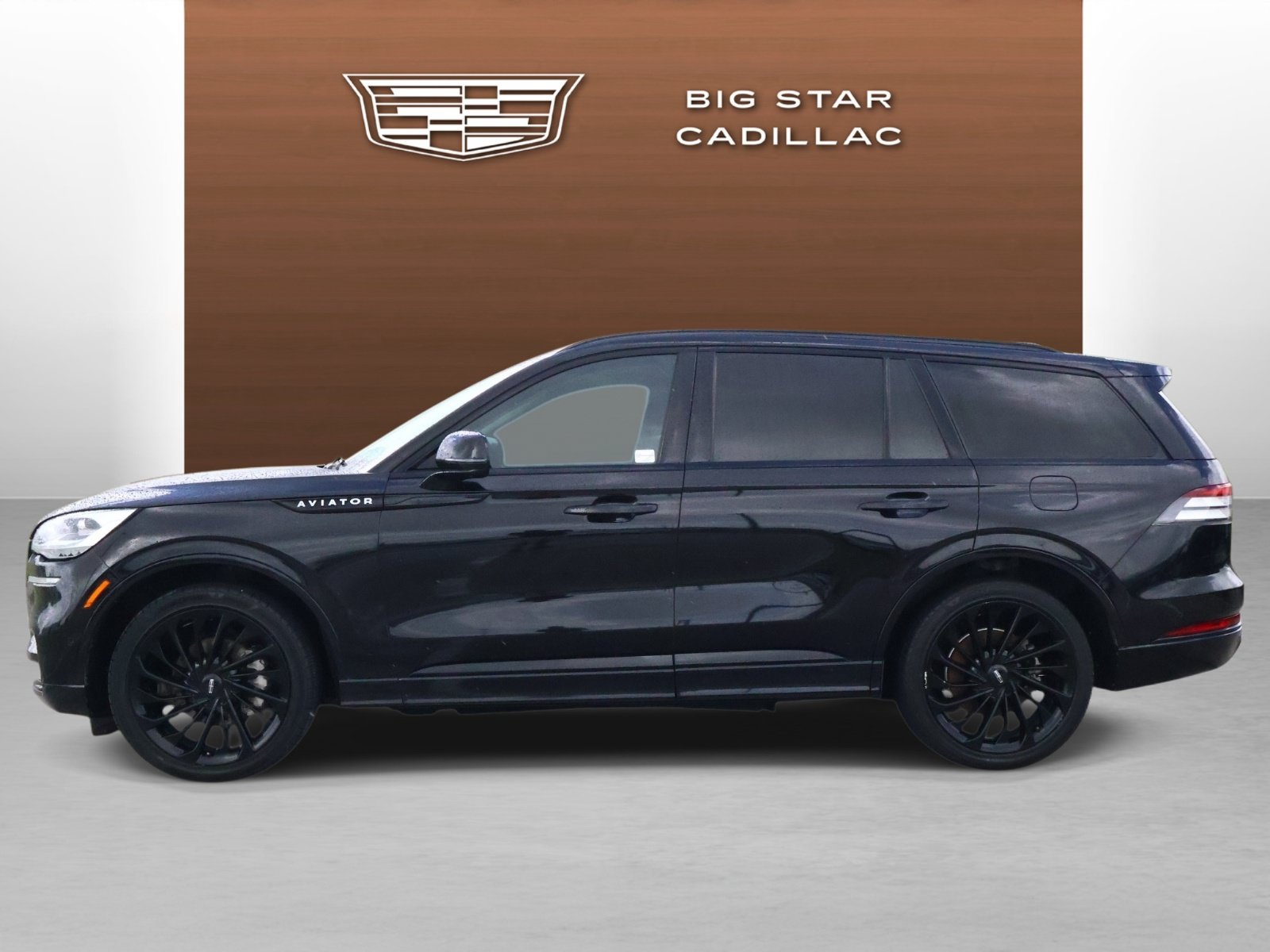 Used 2023 Lincoln Aviator Black Label w/ Jet Package AWD/4WD image 2