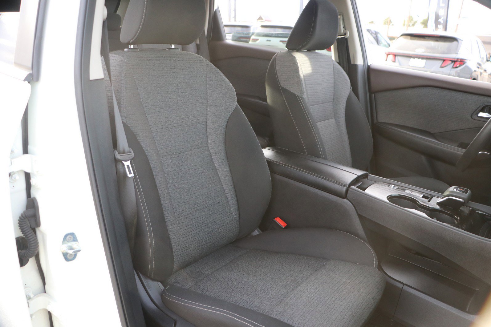 Used 2023 Nissan Rogue SV image 33