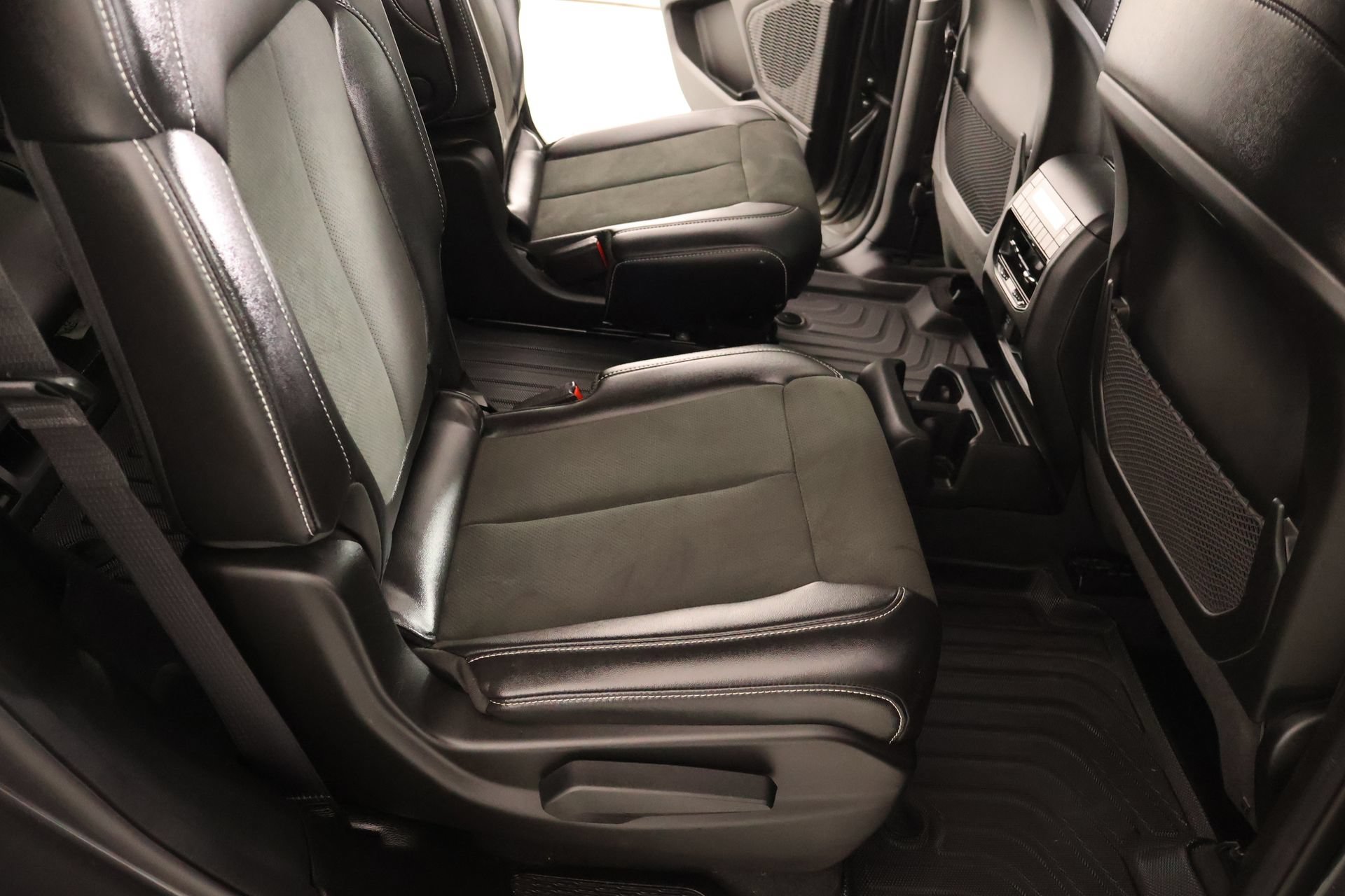 Used 2025 Jeep Grand Cherokee L Altitude AWD/4WD image 15