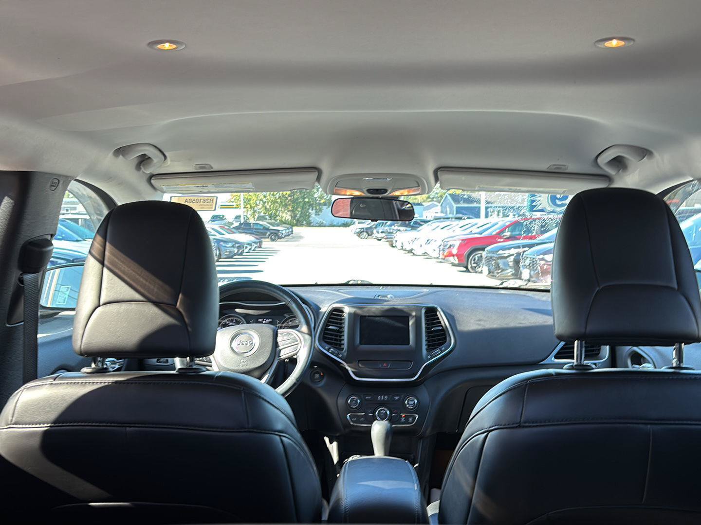 Used 2019 Jeep Cherokee Latitude Plus w/ Cold Weather Group AWD/4WD image 30