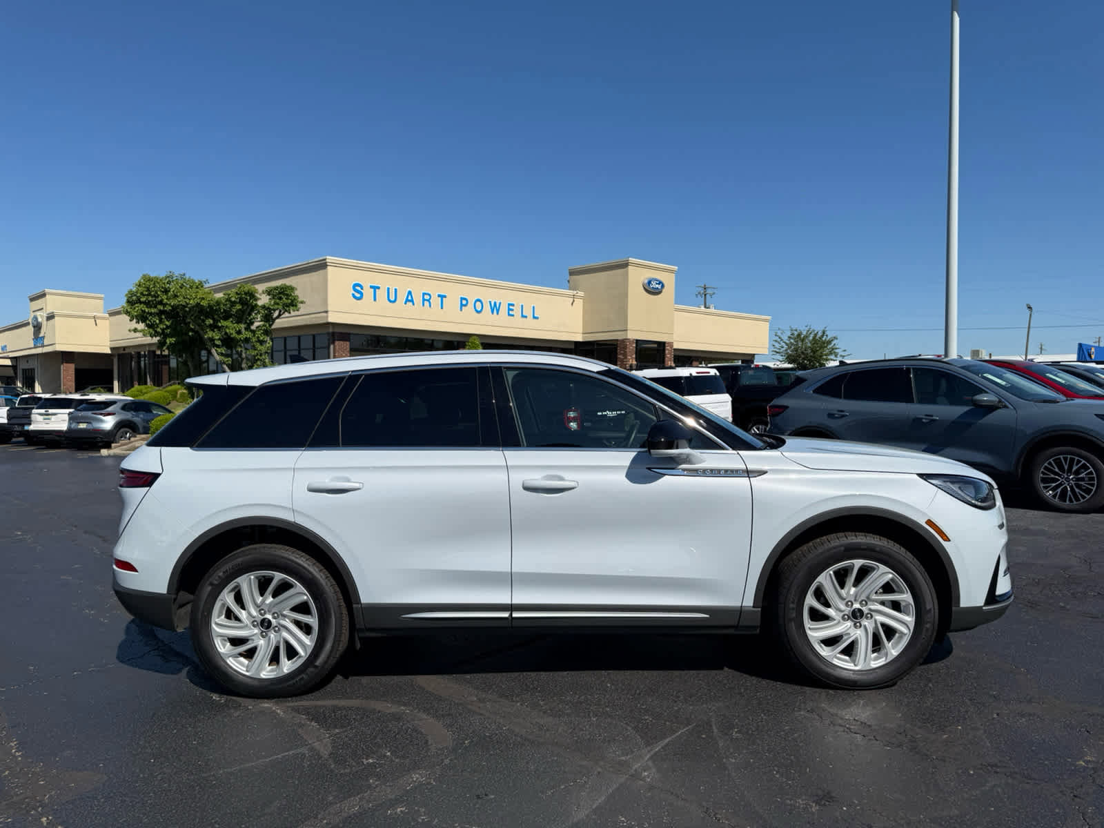 Used 2025 Lincoln Corsair AWD image 16