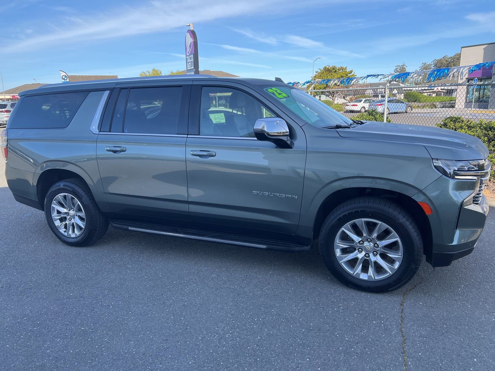 Used 2023 Chevrolet Suburban Premier image 6