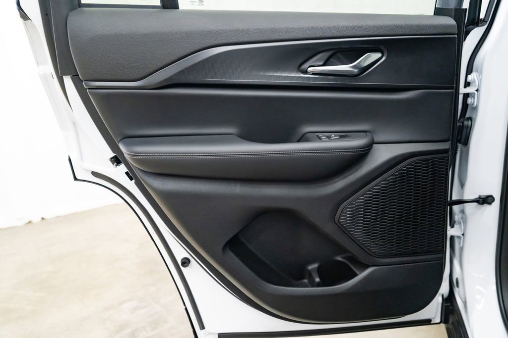 New 2025 Jeep Grand Cherokee Laredo X w/ Luxury Tech Group I image 24