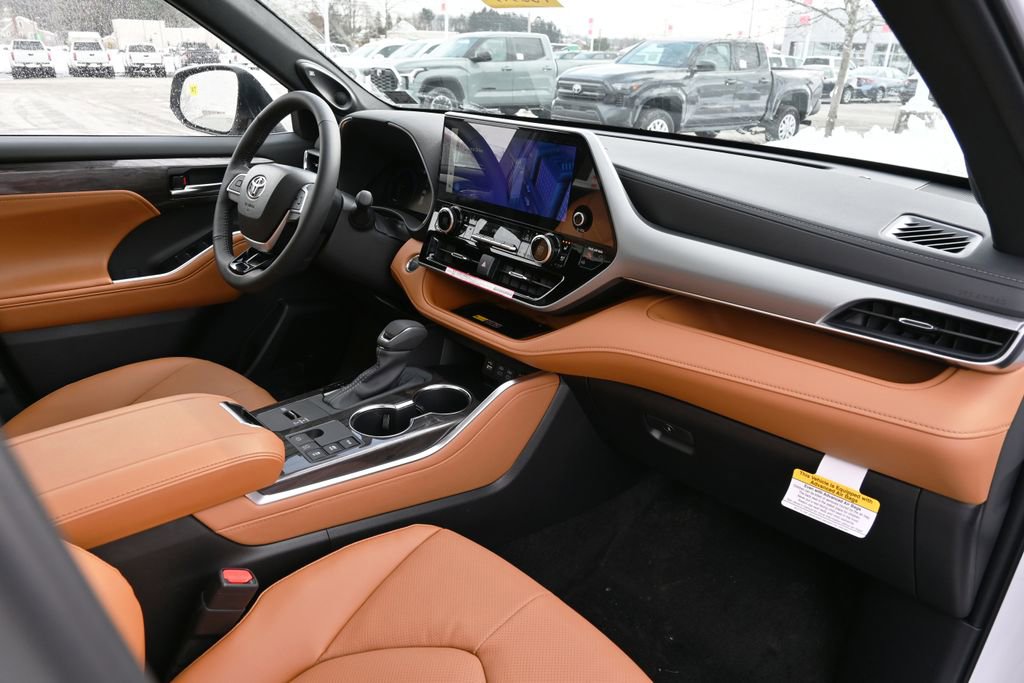 New 2026 Toyota Highlander Platinum image 16