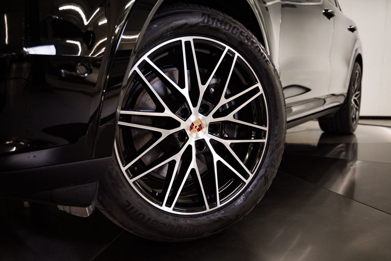 Certified 2026 Porsche Cayenne AWD/4WD image 12