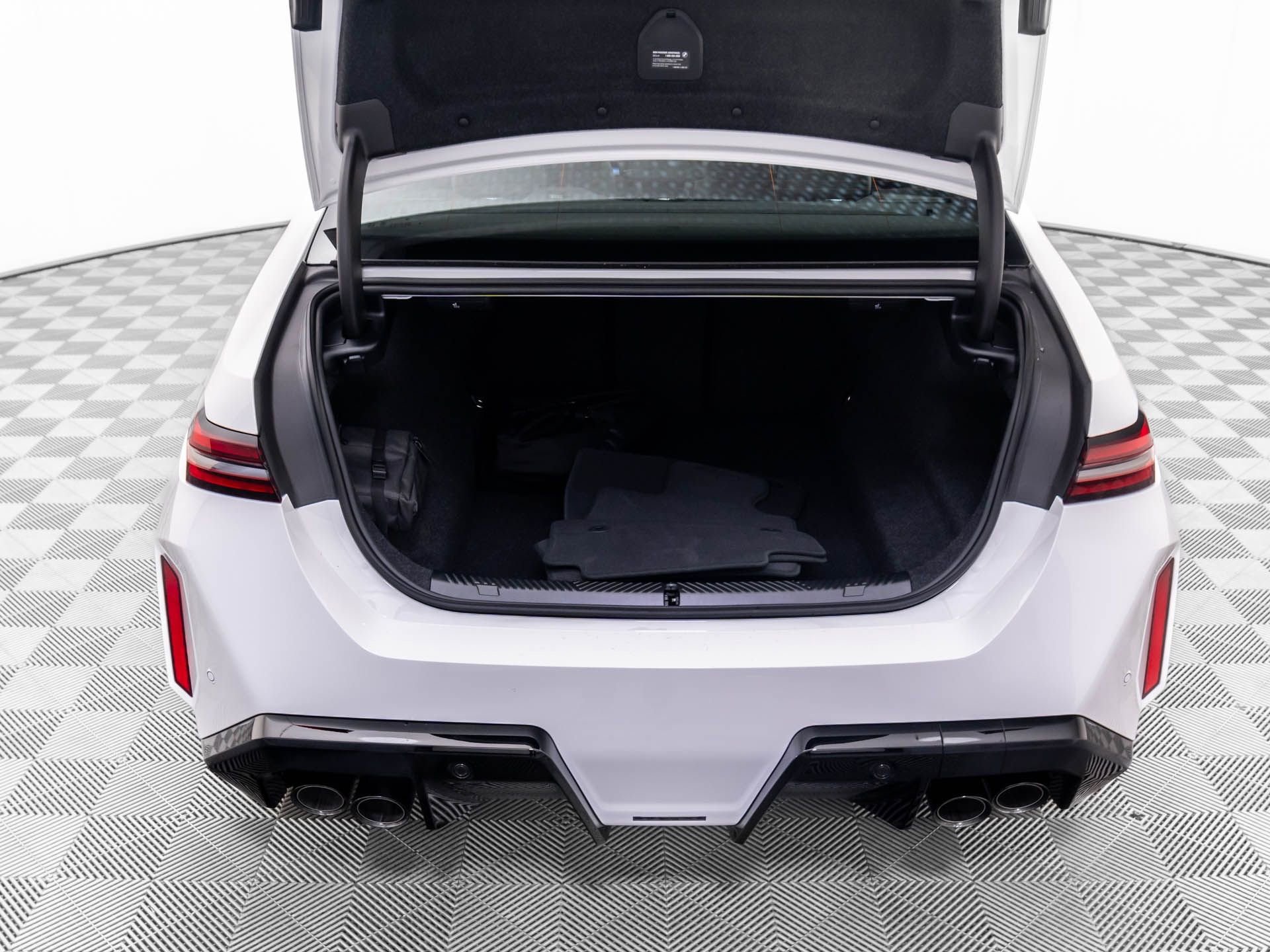 Used 2026 BMW M5 w/ Carbon Package image 39