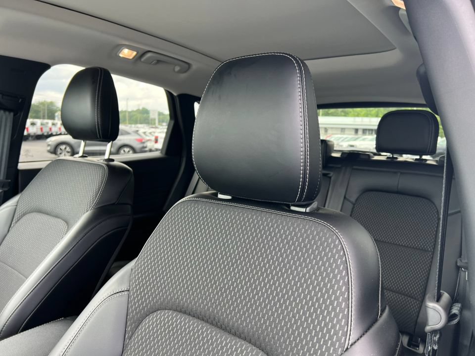 New 2025 Ford Escape SE w/ Class II Trailer Tow Package FWD image 18
