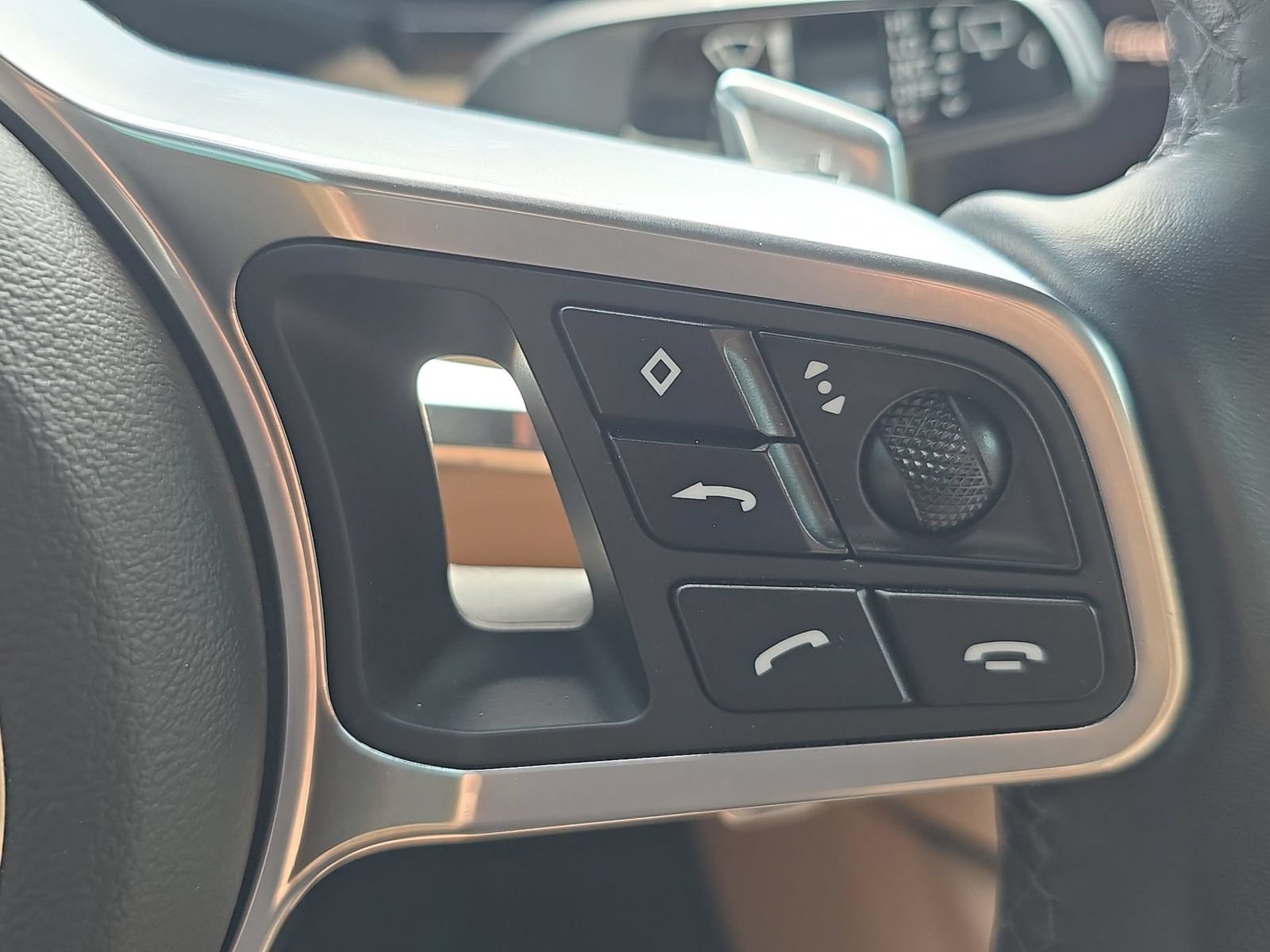 Certified 2023 Porsche Cayenne AWD/4WD image 25
