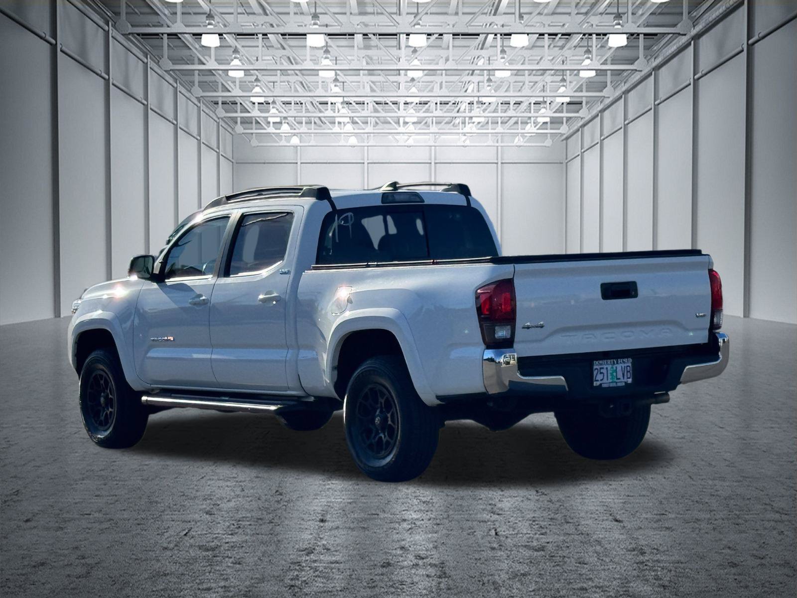 Used 2019 Toyota Tacoma SR5 AWD/4WD image 12