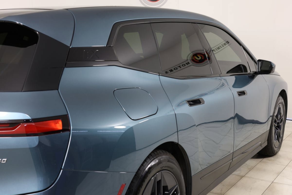 Used 2023 BMW iX xDrive50 w/ Premium Package AWD/4WD image 43