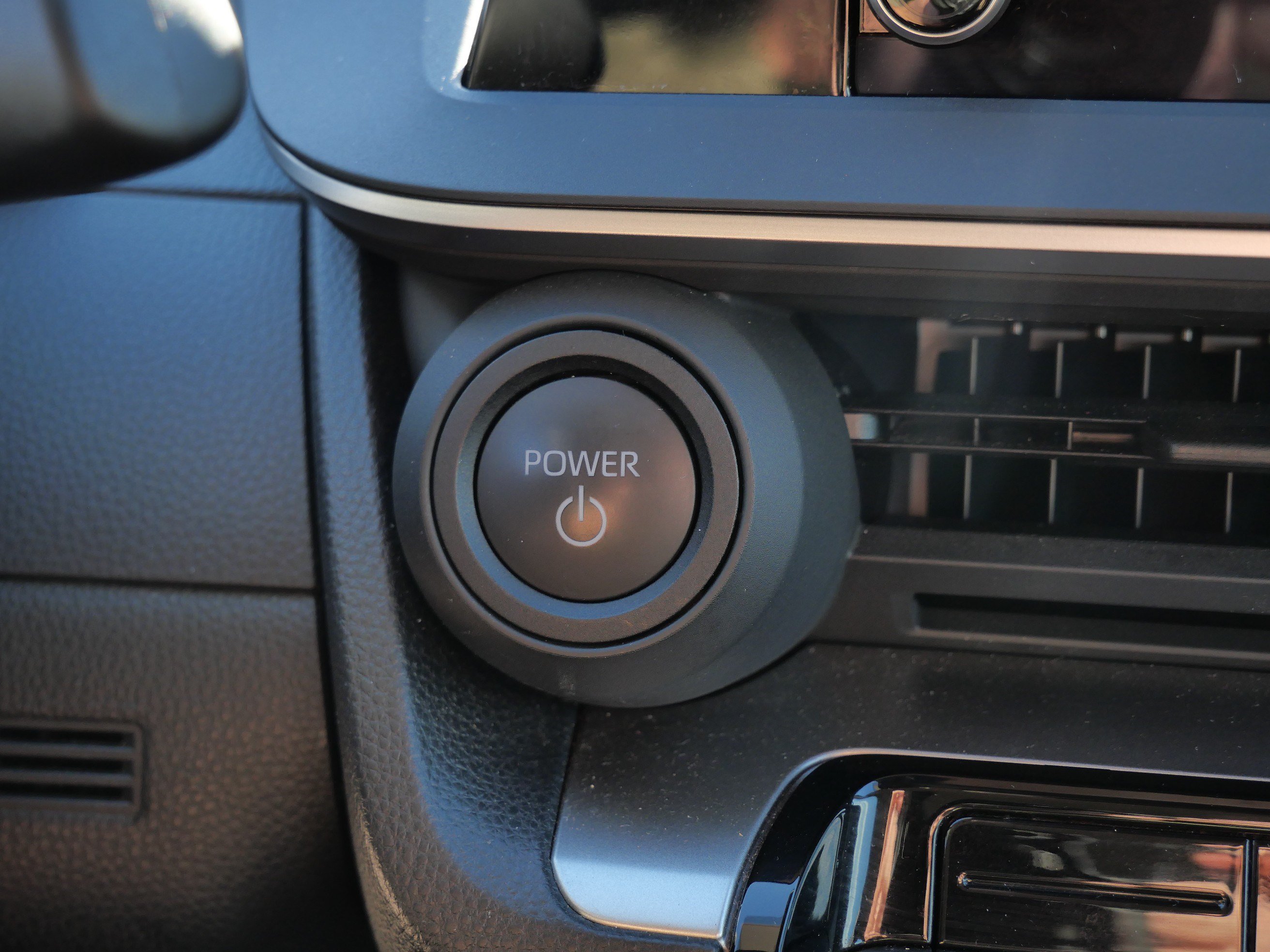 Certified 2025 Toyota Prius LE FWD image 30