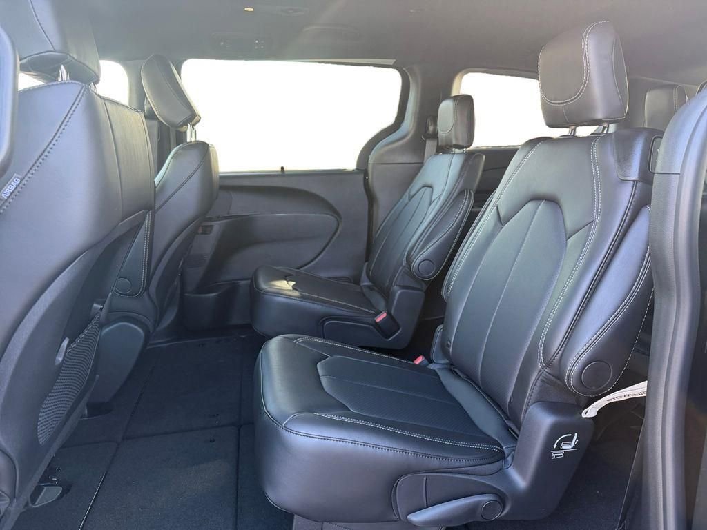 New 2026 Chrysler Voyager LX image 13