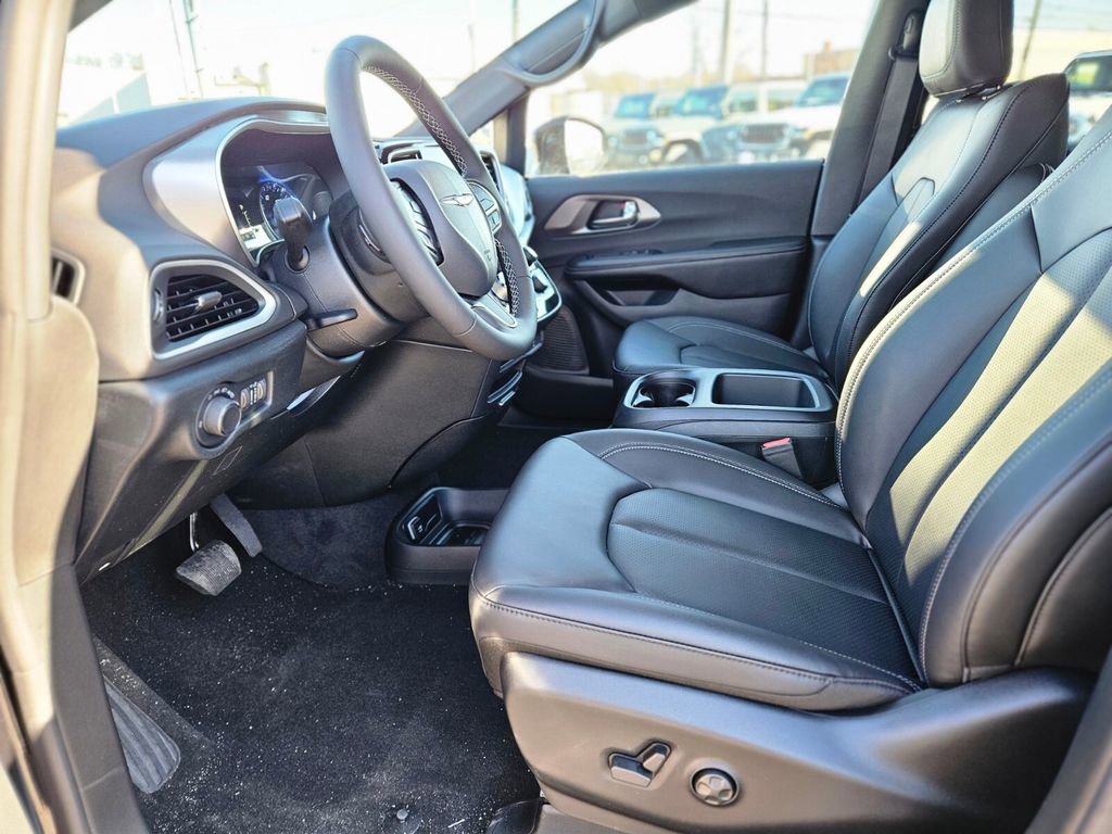New 2026 Chrysler Voyager LX image 14