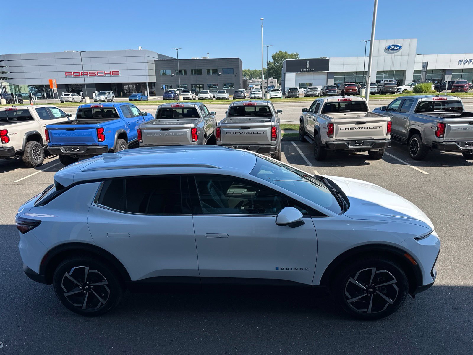 New 2026 Chevrolet Equinox EV LT FWD image 4