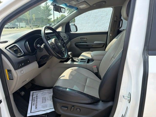 Used 2021 Kia Sedona EX FWD image 13