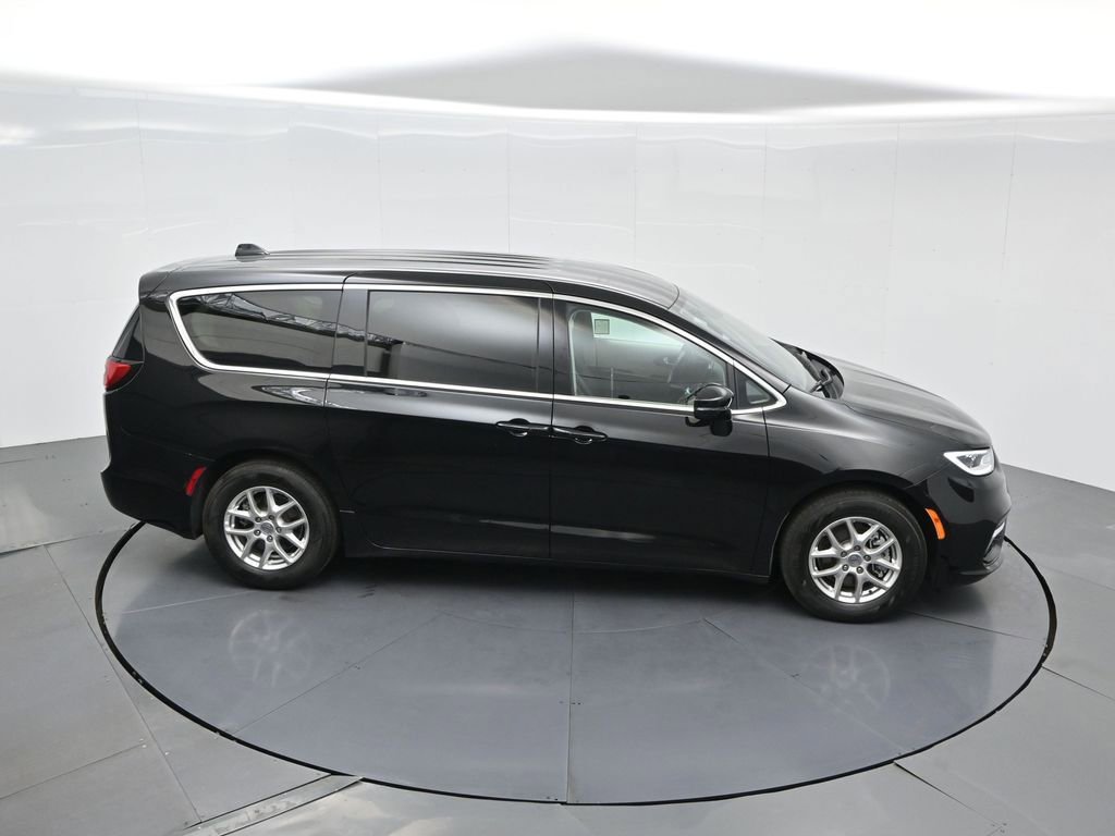 Used 2024 Chrysler Pacifica Touring-L image 55