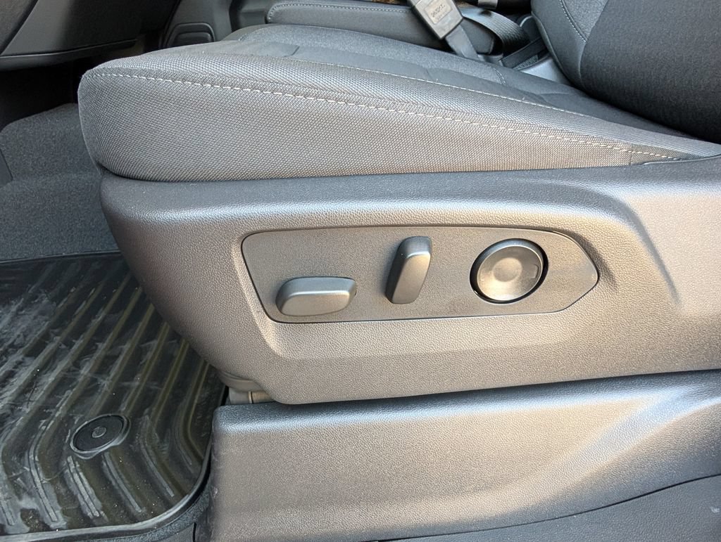 New 2026 Chevrolet Silverado 1500 Custom w/ LPO, Dark Essentials Package RWD image 11