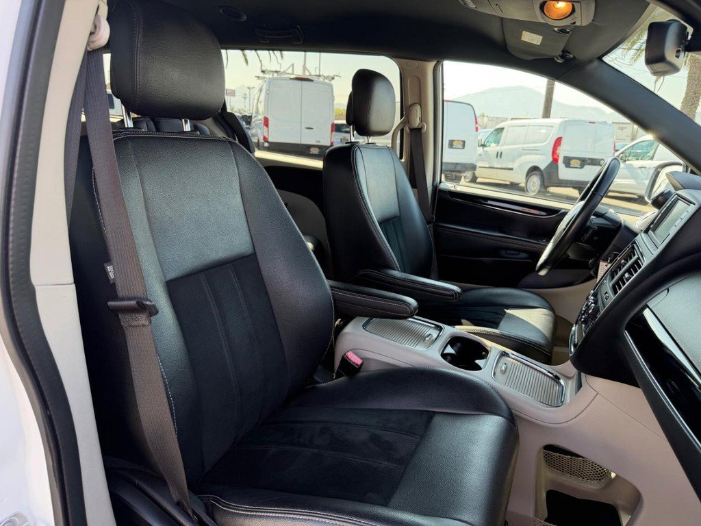 Used 2018 Dodge Grand Caravan SXT image 22