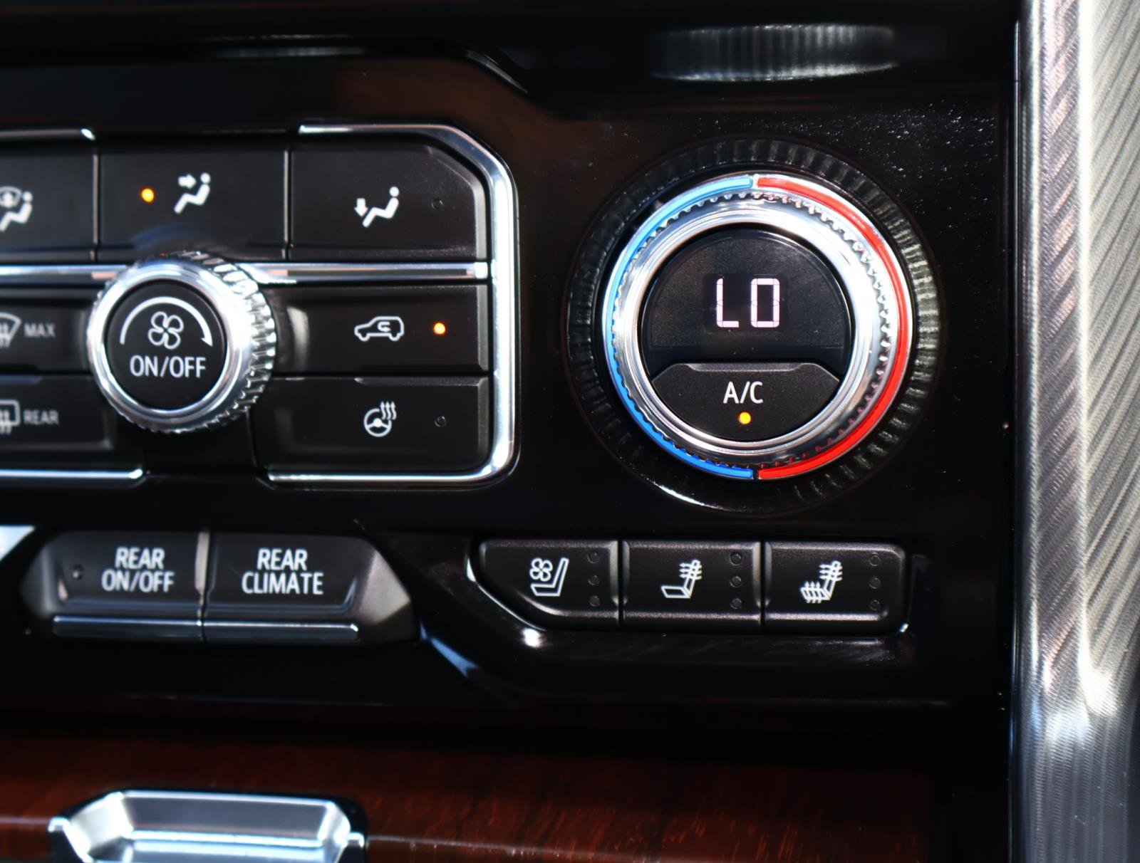 Used 2023 GMC Yukon Denali Ultimate image 32