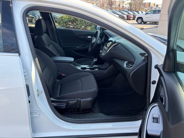Used 2025 Chevrolet Malibu LT image 25