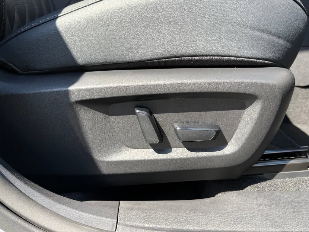New 2026 Mitsubishi Outlander SEL FWD image 19