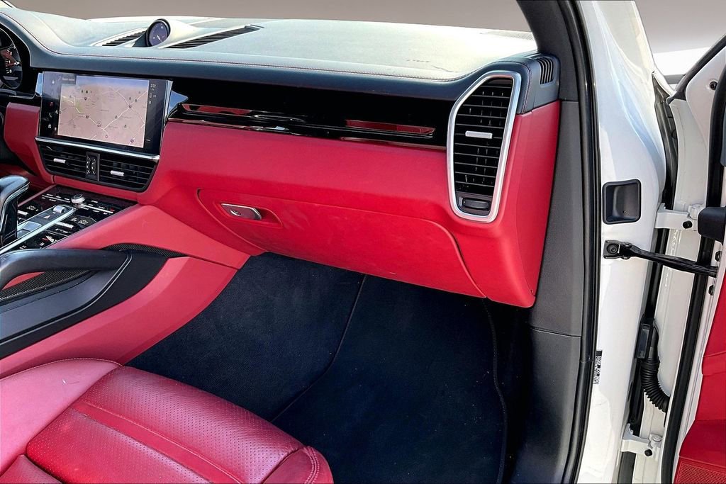 Used 2022 Porsche Cayenne image 24