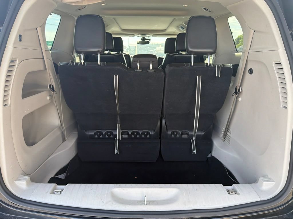 Used 2023 Chrysler Pacifica Limited FWD image 16