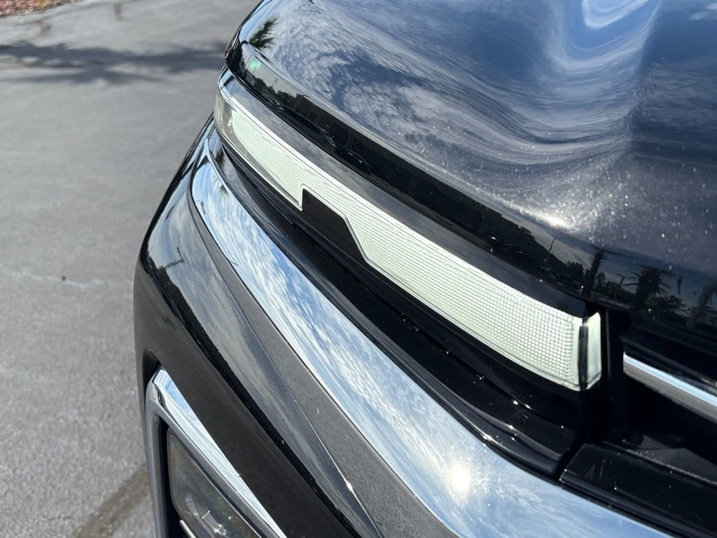 Used 2025 Chevrolet Traverse LT AWD/4WD image 28