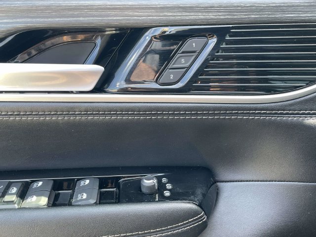 Used 2024 Jeep Wagoneer L Series II w/ Flexible Seating Group AWD/4WD image 21