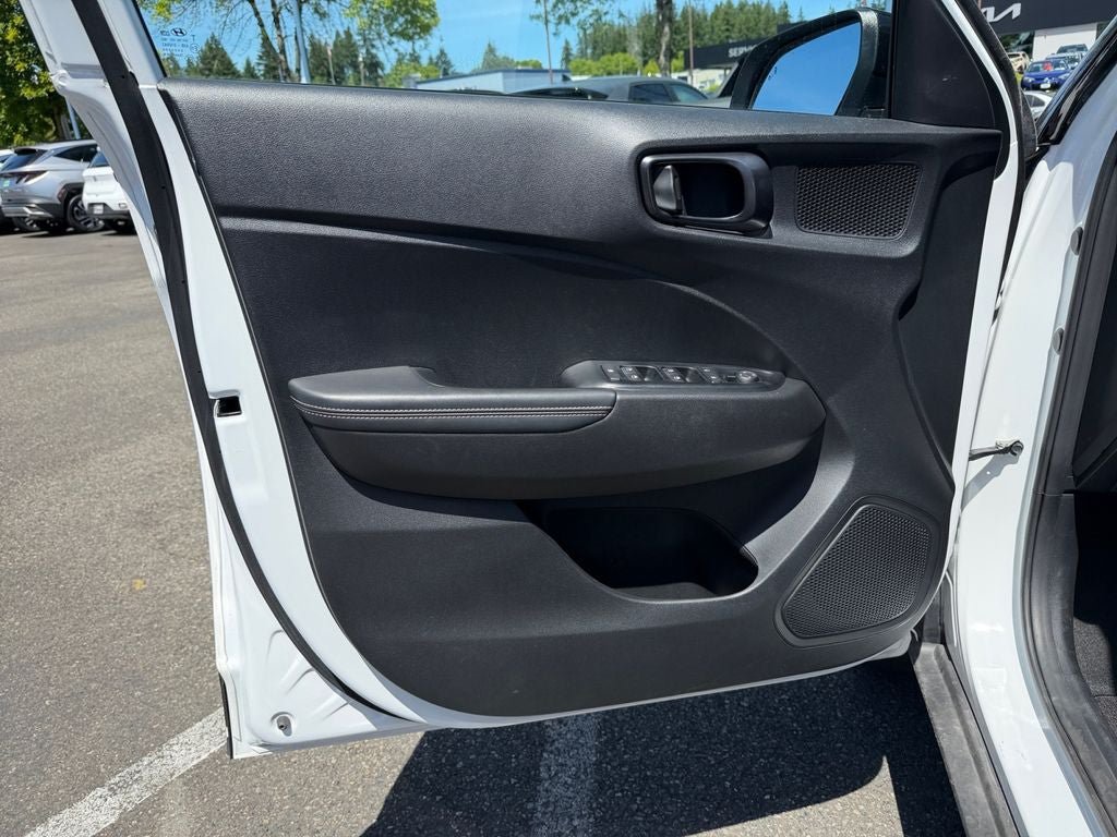 Used 2023 Hyundai Venue Limited FWD image 20