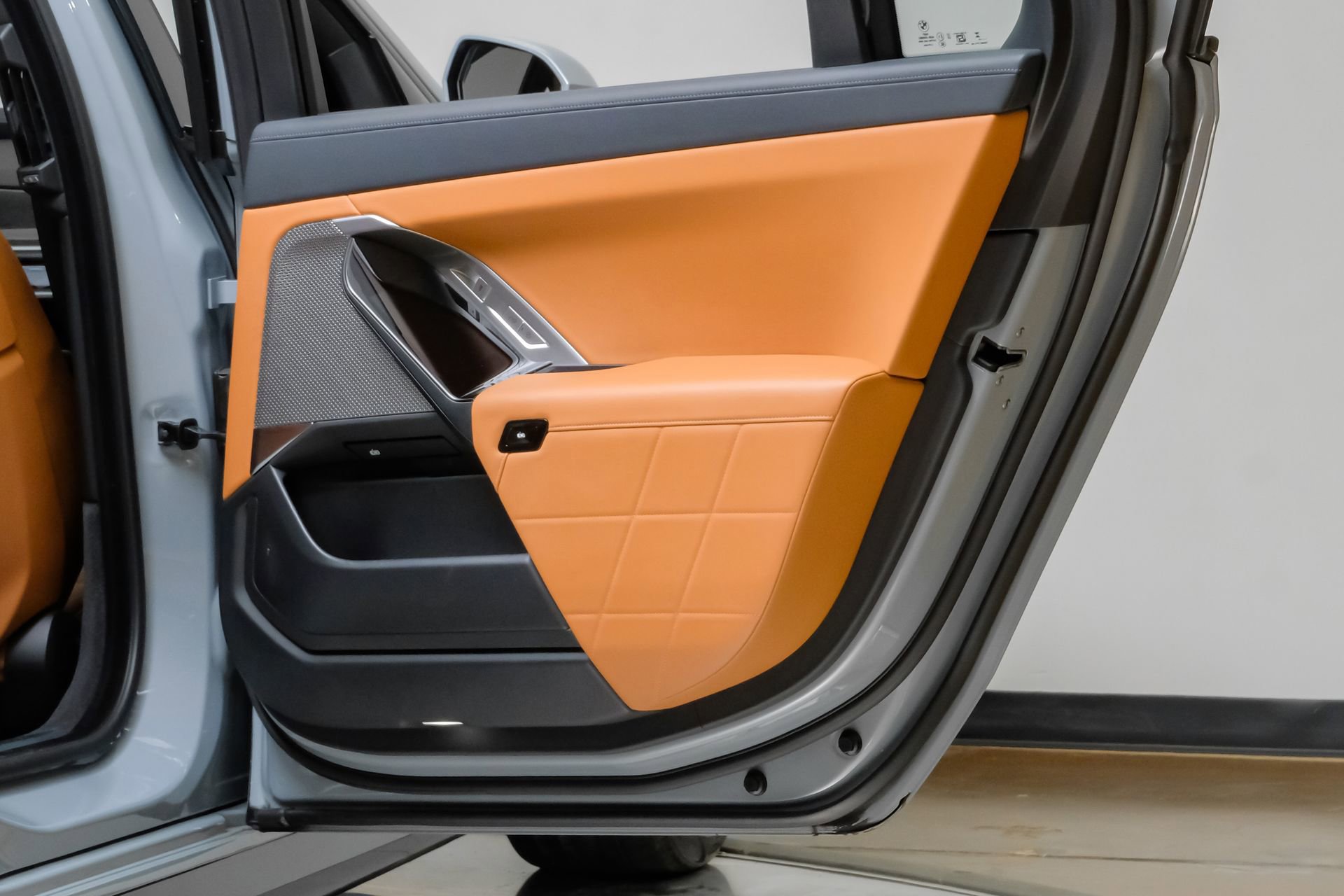 Used 2023 BMW 740i image 48