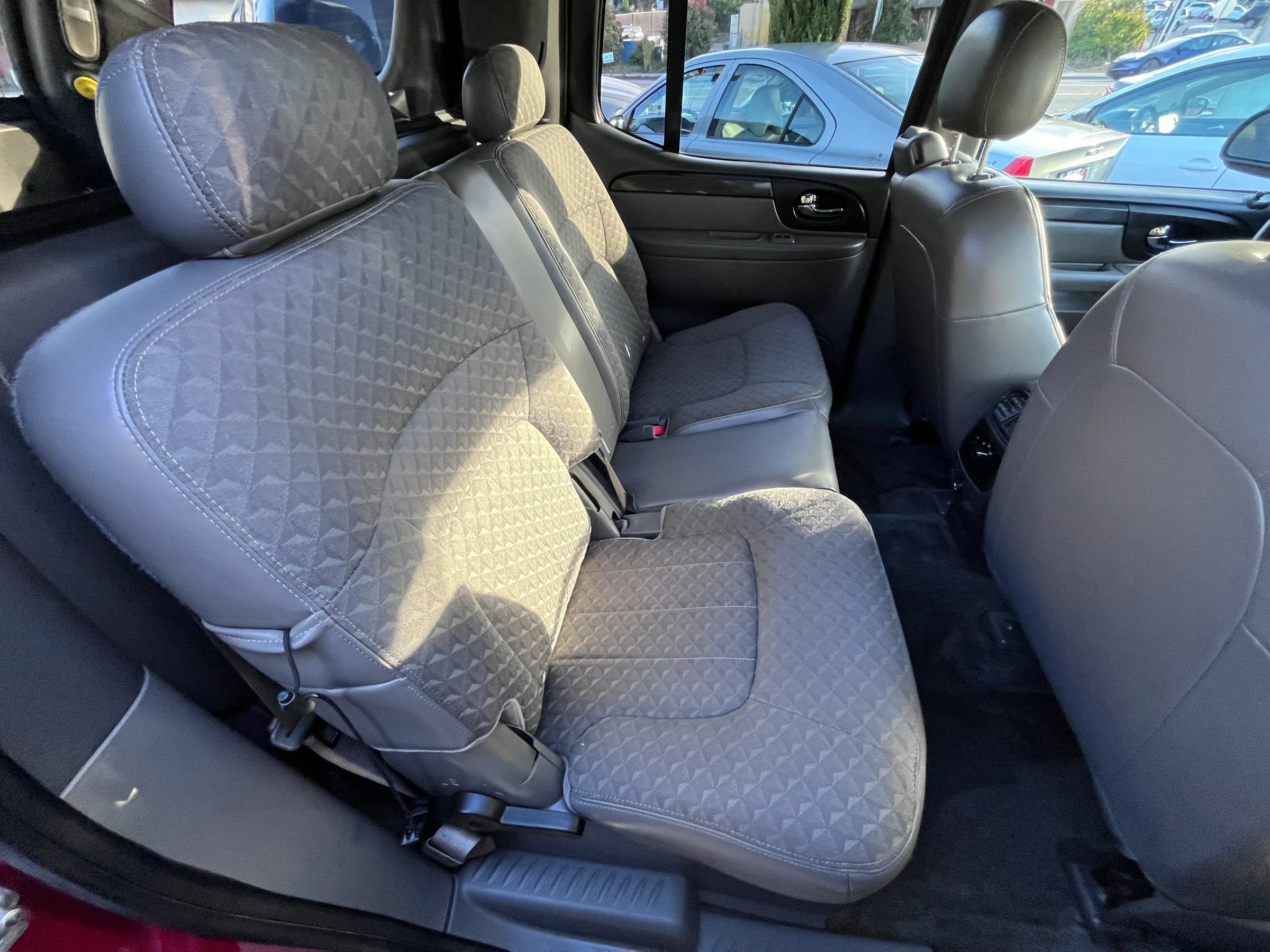 Used 2004 GMC Envoy XUV SLE w/ 1SB Preferred Equipment Group RWD image 16