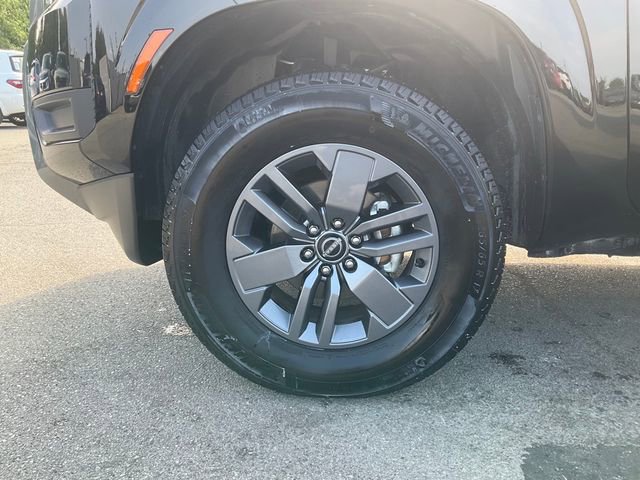 Used 2025 Nissan Frontier SV image 8