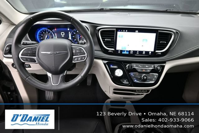 Used 2022 Chrysler Pacifica Touring-L FWD image 26