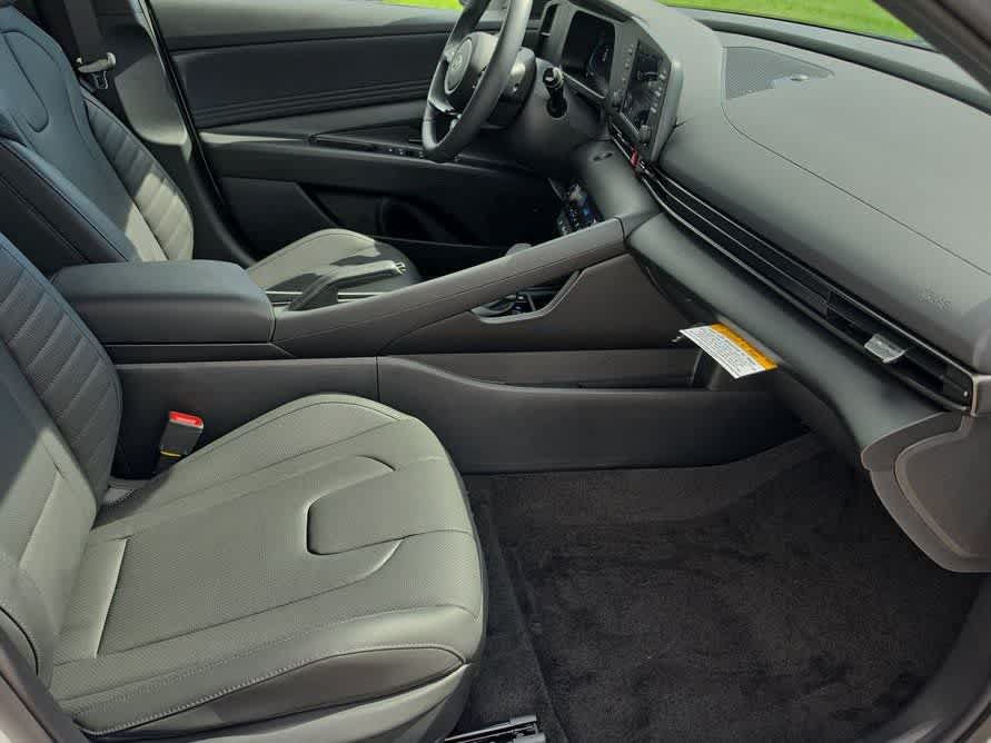 New 2026 Hyundai Elantra SEL Sport FWD image 22
